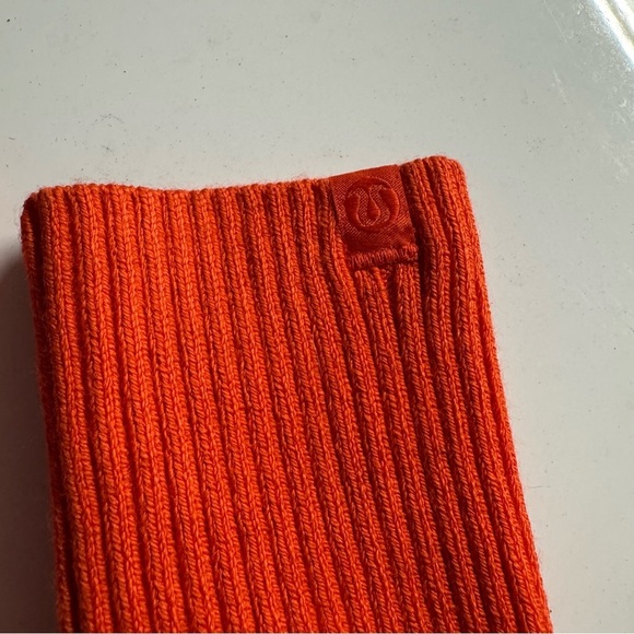 Lululemon mittens gloves red ribbed - Picture 4 of 7